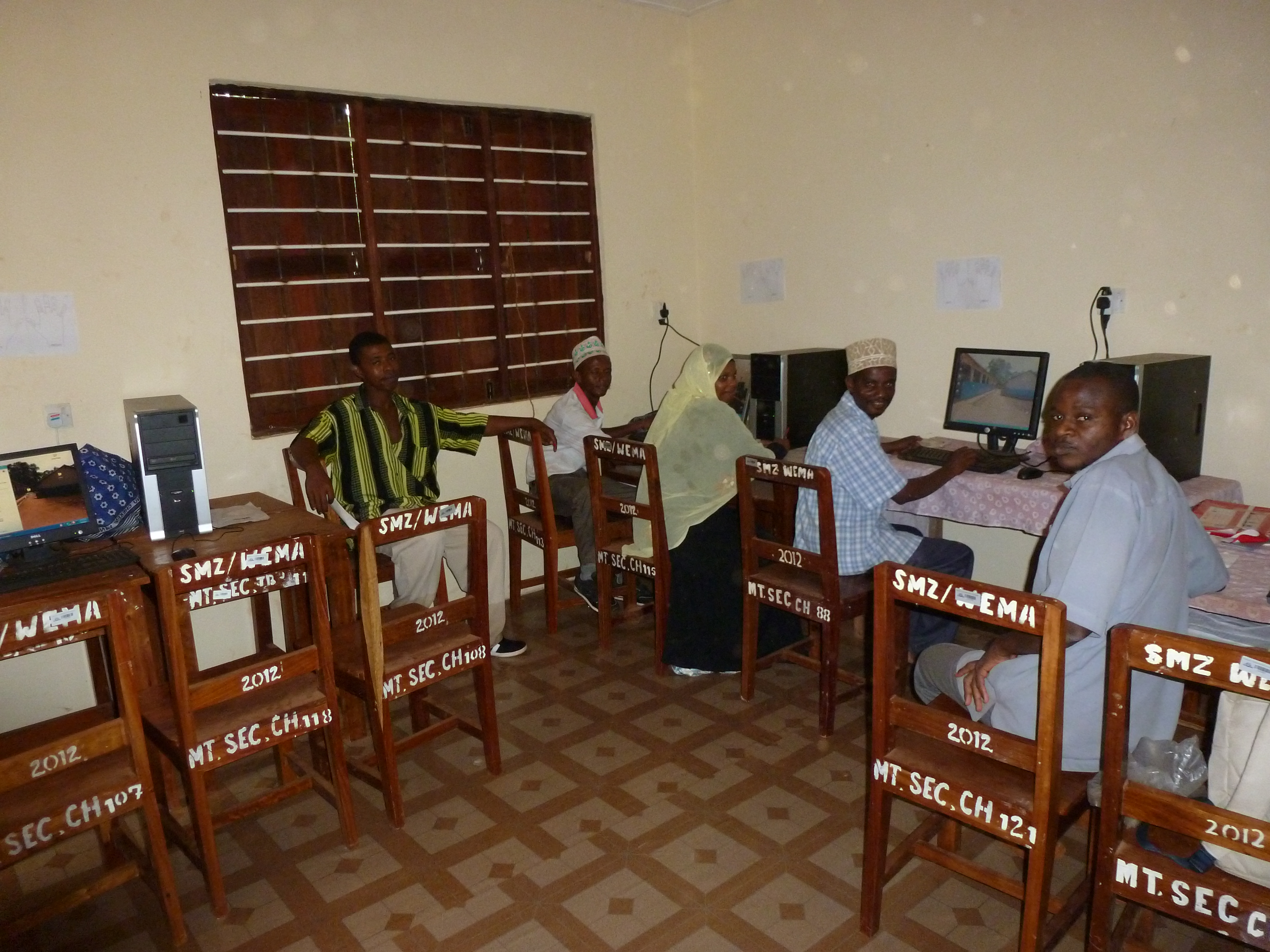 2013: Inrichting ICT-lokaal in MTENDE SECONDARY SCHOOL